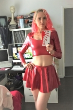 Ich liebe besonders Lack-Outfits und auch latex Lackluderchen